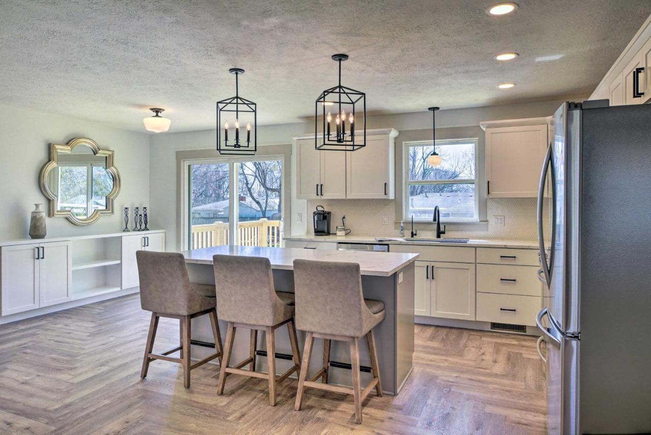 Retreat With Deck About 9 Mi To Downtown Springfield Villa Ozark Bagian luar foto