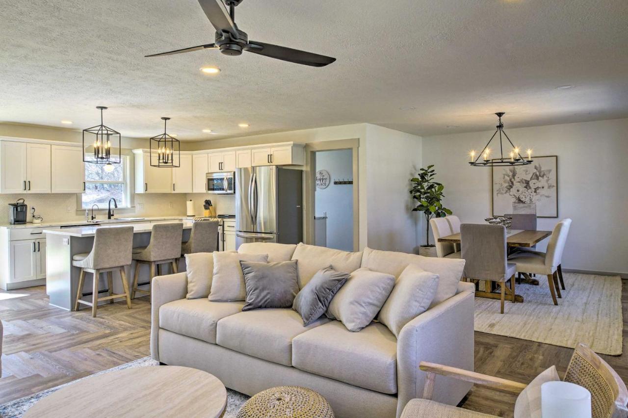 Retreat With Deck About 9 Mi To Downtown Springfield Villa Ozark Bagian luar foto