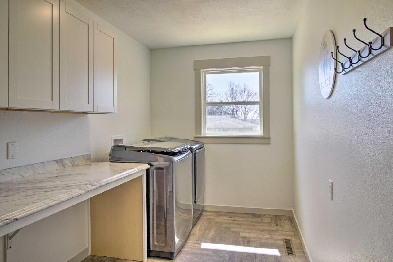 Retreat With Deck About 9 Mi To Downtown Springfield Villa Ozark Bagian luar foto